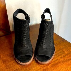 Vince Camuto Katri Side Zipper Ankle Heels Open Toes Black Leather Upper 5.5M